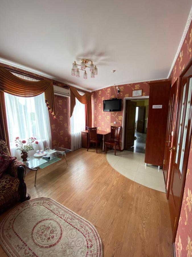 Hotel Золотий Лев Zvenyhorodka Zewnętrze zdjęcie